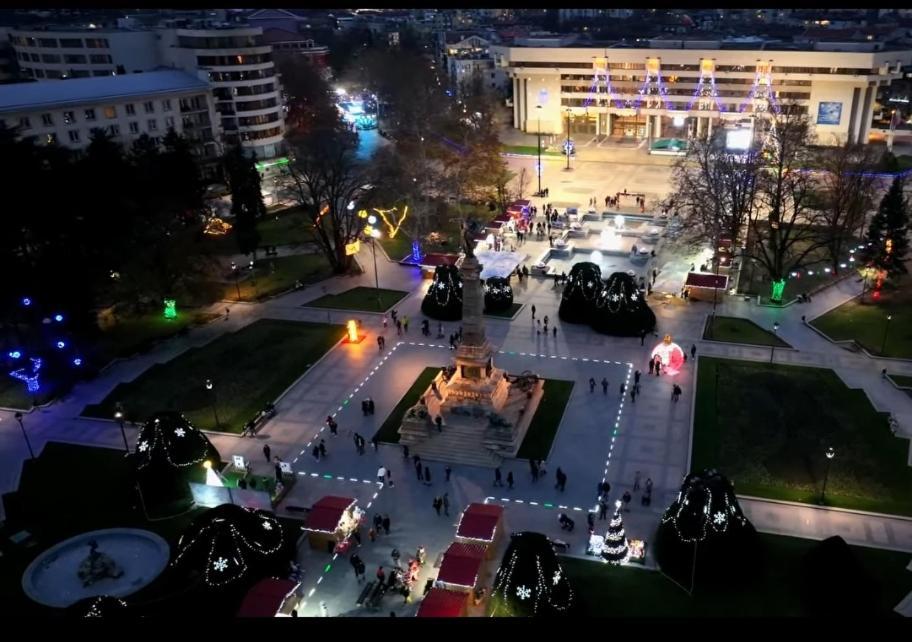 Mdm Apartment City Center Felicita Deluxe Ruse Bagian luar foto